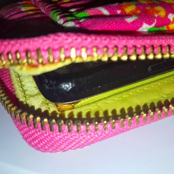 PINK PULITZER PERFECTION: PICK UP PROMPTLY! Lilly P. Beautiful ID Phone Wristlet - Picture 11 of 15